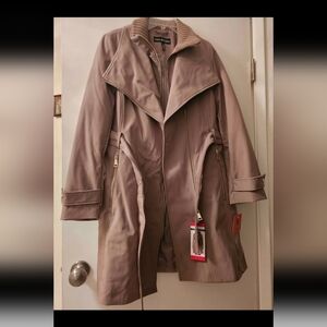 New womans size Medium brown belted Trench coat